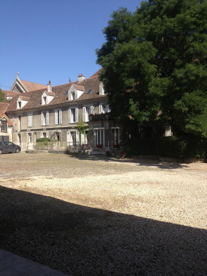 Maison D'Hotes La Ferme De L'Abbaye Juilly ภายนอก รูปภาพ